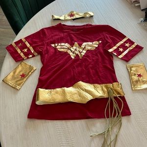 DC Comics Wonder Woman shirt with accessories